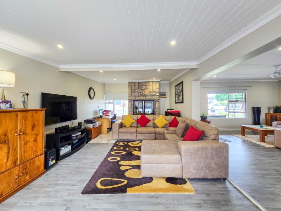 3 Bedroom Property for Sale in Stilbaai Wes Western Cape